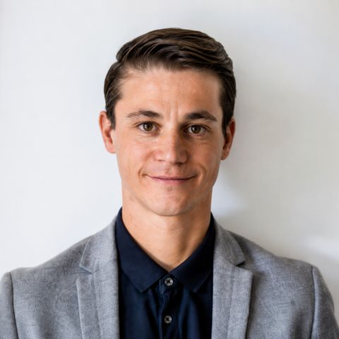 Portrait de Yohann Lecrivain qui ouvre en 2020 une agence Laforêt qu’il a entièrement construite sur le terrain